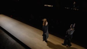 Показ женской коллекции Yohji Yamamoto осень-зима 2026-2027 - 4K