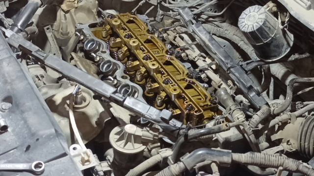 Регулировка клапанов на Honda CR-V с двигателем R 20A.