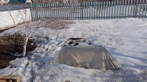 Весенние работы начинаются с уборки.