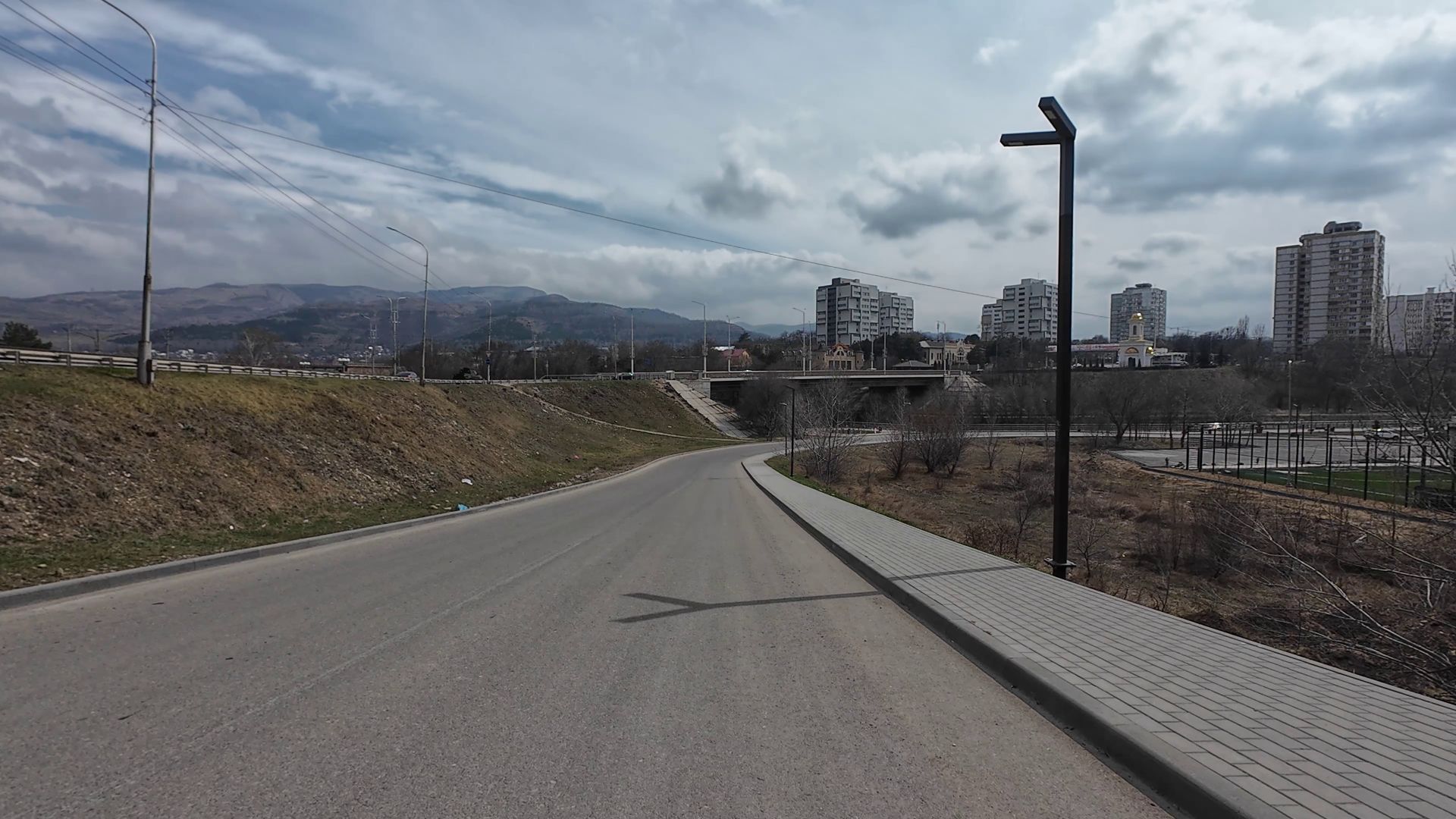 Кисловодск. Новое и старое озеро, Комсомольский парк. Прогулка на электроскутере. 1 часть.