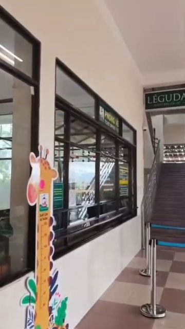 Водопад и фуникулёр в Далате (Вьетнам). Waterfall and funicular in the Dalat (Vietnam)