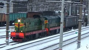 Сплотка из ЧМЭ3-1586 и ЧМЭ3-1079 с грузовым поездом