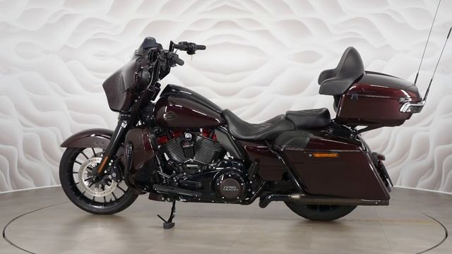 Harley-Davidson CVO Street Glide vin 5HD1PXLE7KB950662