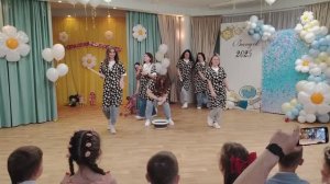 Взрыв эмоций!!! Зажигательный Родительский ФЛЕШМОБ на Выпускном!!!