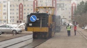 Срезают старый асфальт, вырубают деревья