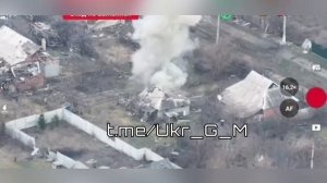 🇷🇺⚔️🇺🇦Дроноводы 3-го АК в Константиновке засекли группу пехоты ВСУ в частном доме !!!