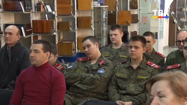 Слово и музыка: в Бердске прошла творческая встреча Анатолия Зеленцова смотреть онлайн