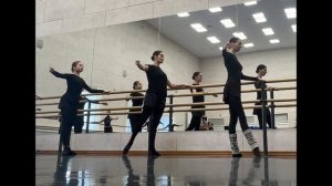 УПРАЖНЕНИЯ У ПАЛКИ-САША-РОЗА И КАМИЛЯ