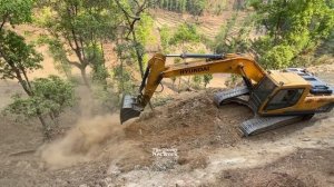 Masterful Excavator Operator Crafts Mountain Road ｜ Hyundai Excavator in Action