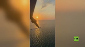 مشاهد درامية لسقوط سائحين روسيين في المحيط أثناء ممارستهما رياضة التزلج المظلي في تايلاند