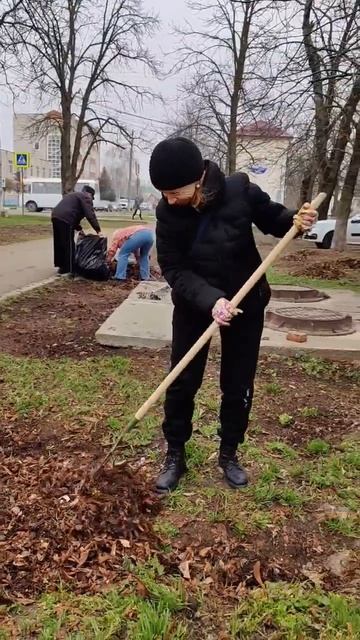 Кубанцы дружно участвуют в весенних субботниках