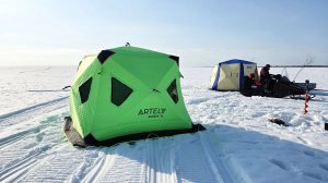 ЗАБУРИЛИСЬ НА ЛЬДУ С ПАЛАТКАМИ. РЫБАЛКА НА УДОЧКУ И ЖЕРЛИЦЫ. ТАК РЫБАЧИТЬ КОНЕЧНО МОЖНО!!!