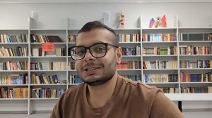 Владимир Маяковский. Послушайте! — читает Шубхам Нираула