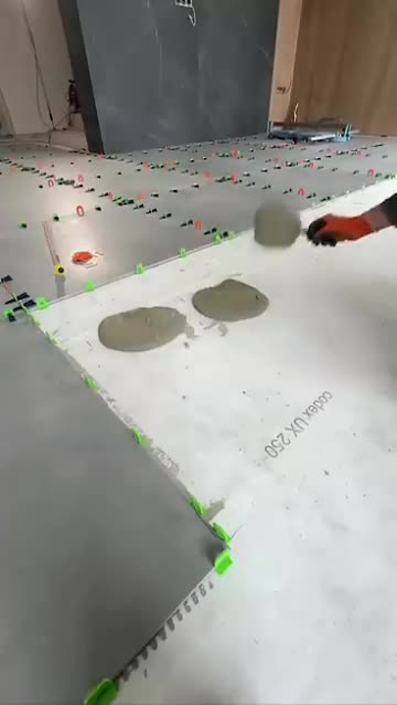 Процесс укладки плитки.