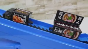 Мультик для детей. Мультики про машинки . машинки едут по лестнице в тазик с водой .