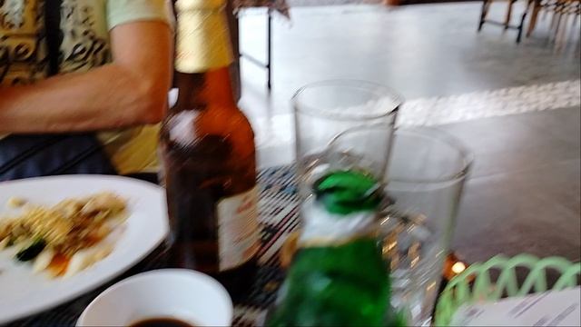 Всегда во Вьетнаме приносят фрукты на комплимент!