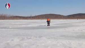 Лед на Верх-Нейвинском пруду тает
