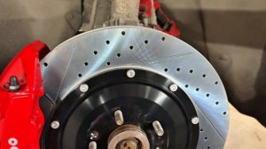 Установка усиленной тормозной системы Brembo GT6 на автомобиль Kia Carnival в компании FunTuning