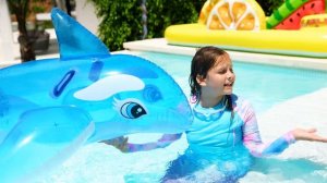 Русалки в бассейне: Майя, Маша и Мия — один, два, три!