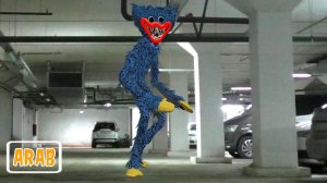 ХаггиВагги Huggy Wuggy  на парковке в реальной жизни