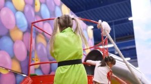 Алиса шоу| Алиса потеряла телефон ,играем в парке развлечений