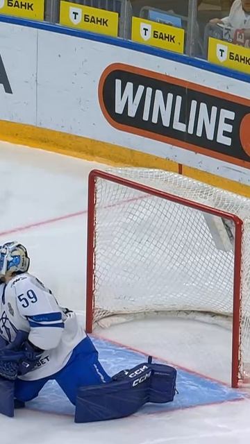 СПРАВОЦИРОВАЛ гол в СВОИ ворота 😱🤯🤬 #КХЛ