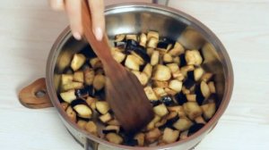 Капоната — это сочное овощное рагу из баклажанов с томатами, оливками и каперсами. Видео рецепты