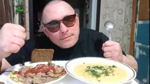 Мукбанг/обжорыч/Гороховое пюре и жареная куриная печень/