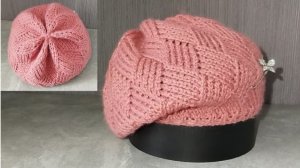 Весенний берет спицами узором "Пышная плетëнка с ромбами"