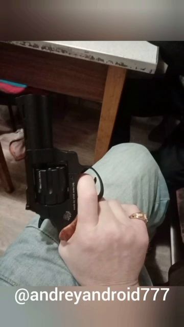 НОСИЛ С СОБОЙ...