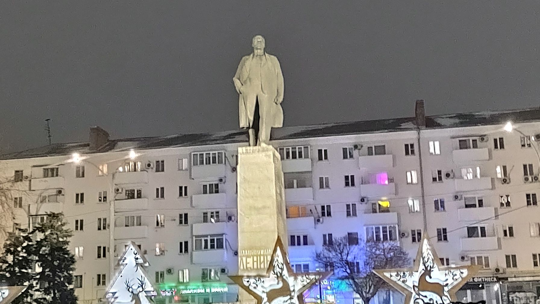 На дороге, на пороге, на постели..))))