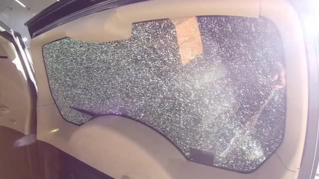 заднее стекло, задней двери само рассыпалось mitsubishi pajero 4, pajero