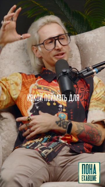 Зачем он строит башни из камней на пляже?