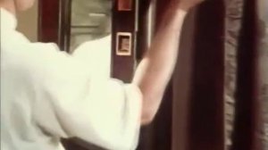 Советский вендинговый аппарат в фильма «Королева бензоколонки», 1962.