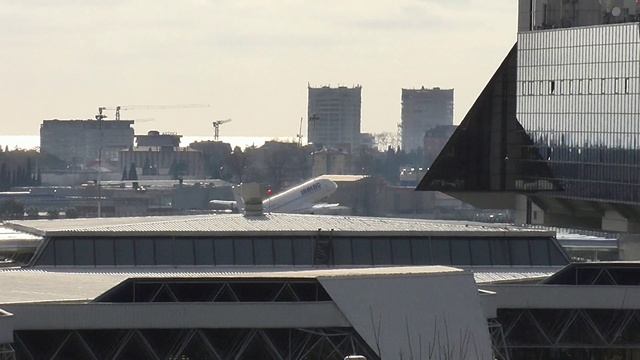 Самолёты уносят туристов из Сочи