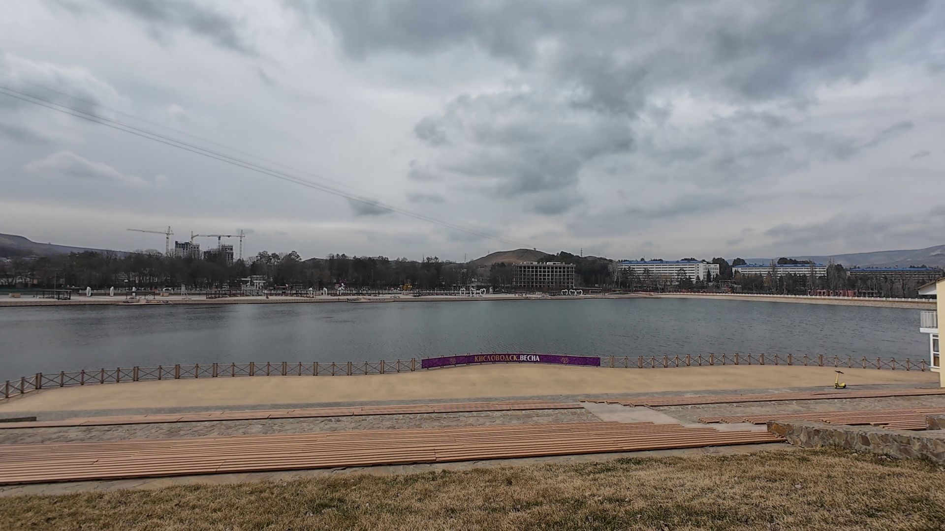 Кисловодск. Новое и старое озеро, Комсомольский парк. Прогулка на электроскутере. 2 часть.