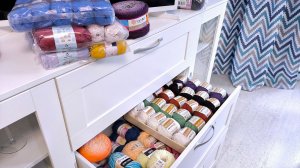 Решила продать шкаф для рукоделия. Хранение пряжи и вышивальных запасов в новой квартире.