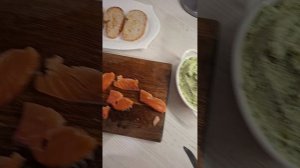 ВКУСНЕЙШАЯ ЗАКУСКА С СОЛЁНОЙ РЫБКОЙ.