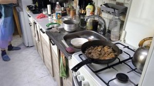 Готовлю ужин и поговорить.