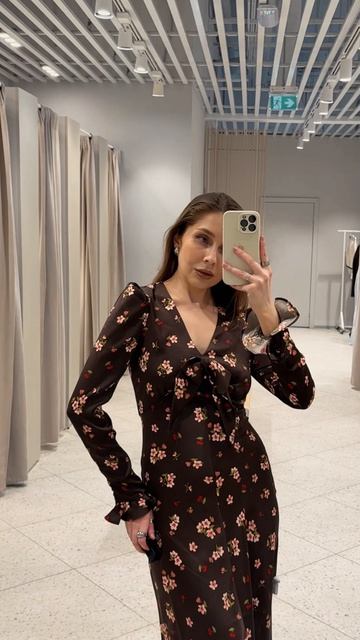 Голубое платье в реальности смотрится как кимоно! Нравится! Тгк: mdwoman 