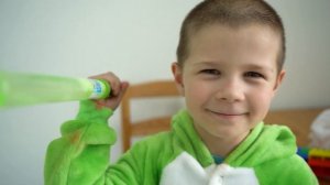 75 Ребенку запрещают прыгать на батуте он кушает чтобы подрасти
