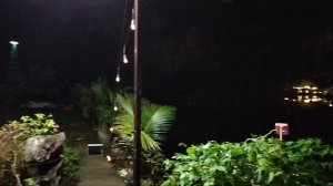 Напротив нас,через пруд тоже отель!