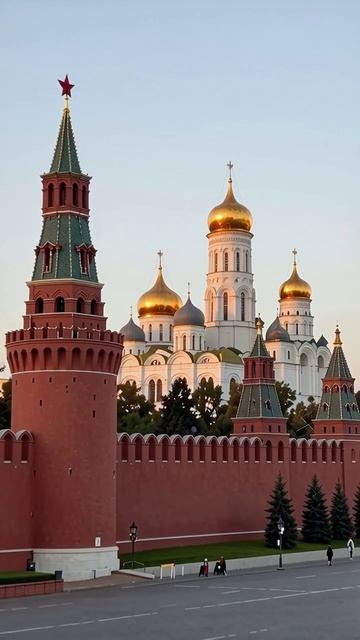 Кремль: Старая и новая архитектура #Москва #Кремль #История