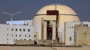 США и Израиль нанесли новый ракетный удар по АЭС «Бушер» в Иране