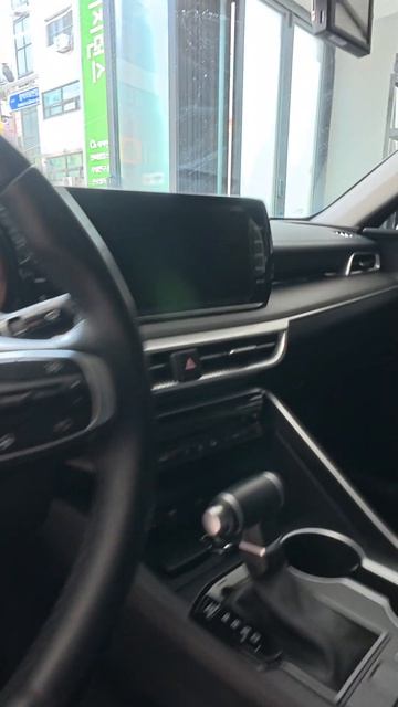 Kia K5 из Южной Кореи.  2023 год.