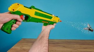 Когда надоели мухи, я беру дробовик стреляющий солью