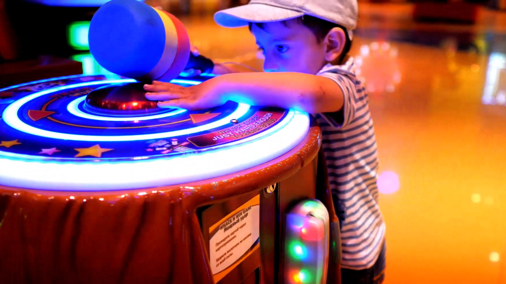 Эрик и Марк играют на детской площадке, часть 6