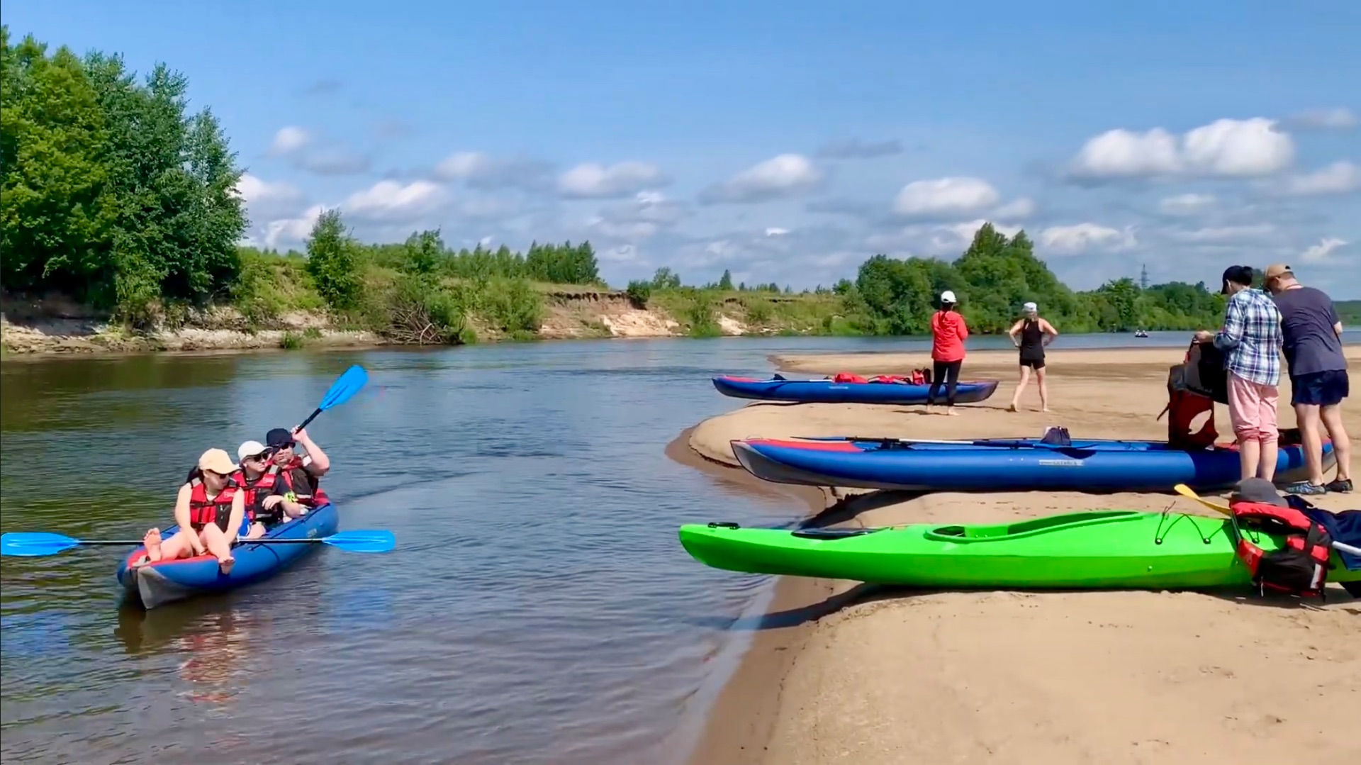 Сплав на байдарках по реке Унжа, привал на острове июль 2023