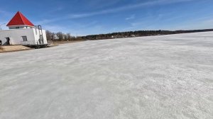 Проехались по подтаявшему льду озера Сенеж до мини ГЭС.Пообщались с персоналом.Попросился внутрь.