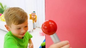 Дети учатся создавать игрушки из перерабатываемых материалов